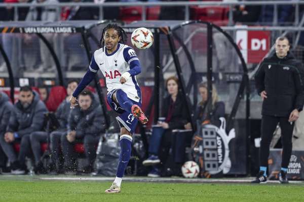 热刺更衣室风波升级 两将缺席球队合练