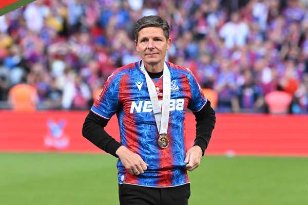 格拉斯纳：从死亡边缘到教练席 一位奥地利村庄男孩的足球人生