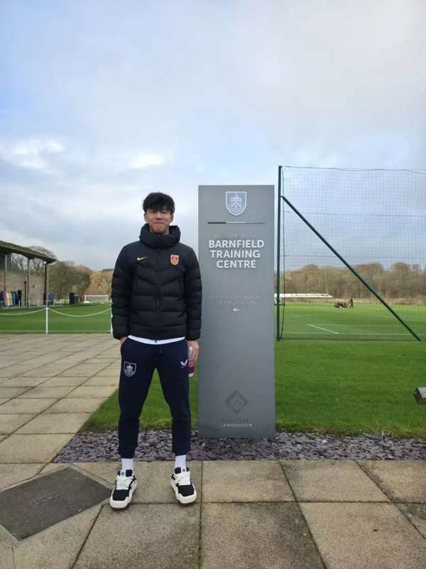 辽足小将张家鸣登陆英超 铁人官方深情寄语：带着家乡的骄傲去闯荡